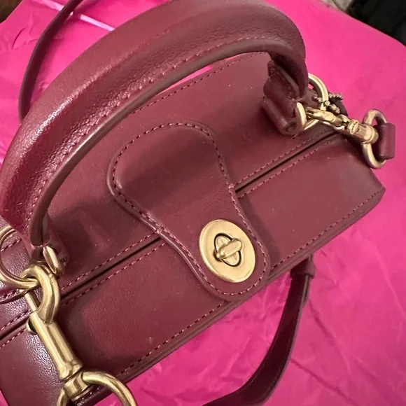 Burgundy Coach crossbody bag. Button open. Long shoulder strap. Leather. - Picture 6 of 6